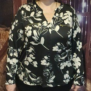 Black and white floral top 2x gold zipper faux pockets